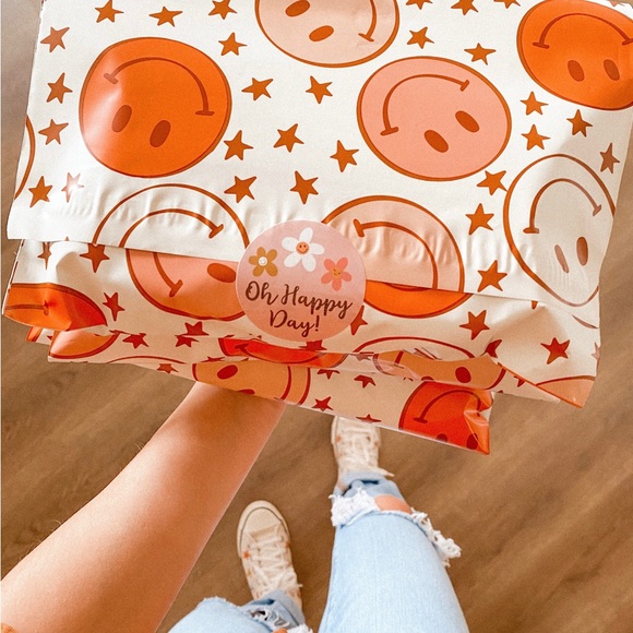 Hey! I’m Summer! 💛 - Picture 2 of 4